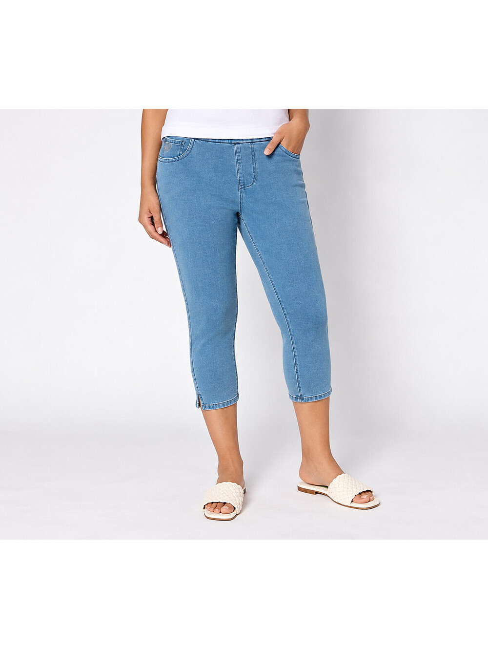 Quacker Factory DreamJeannes Regular Flat Waist Crop Pants Medium Wash, Size 3X